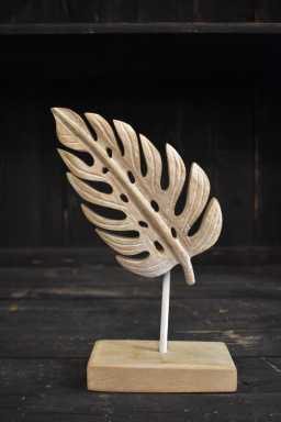 Bent Leaf Stand 9.5x7in